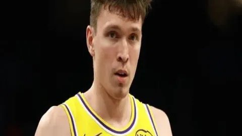 东契奇出战湖人，战绩遗憾告负